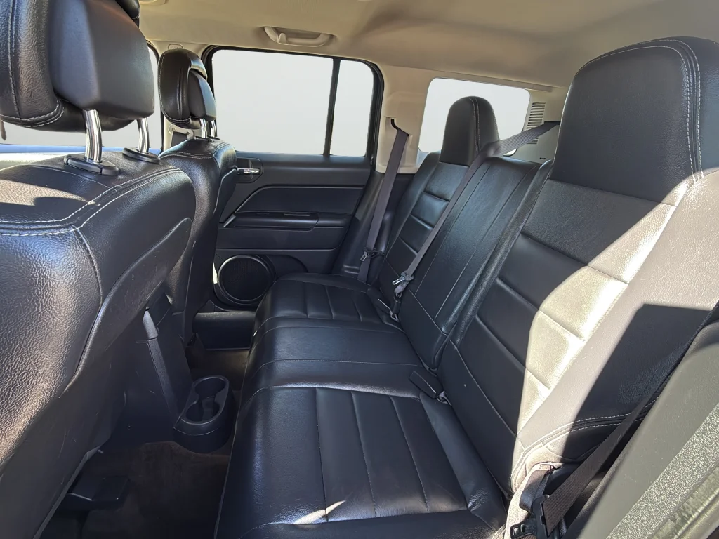 Used 2016 Gray Jeep Latitude image 31