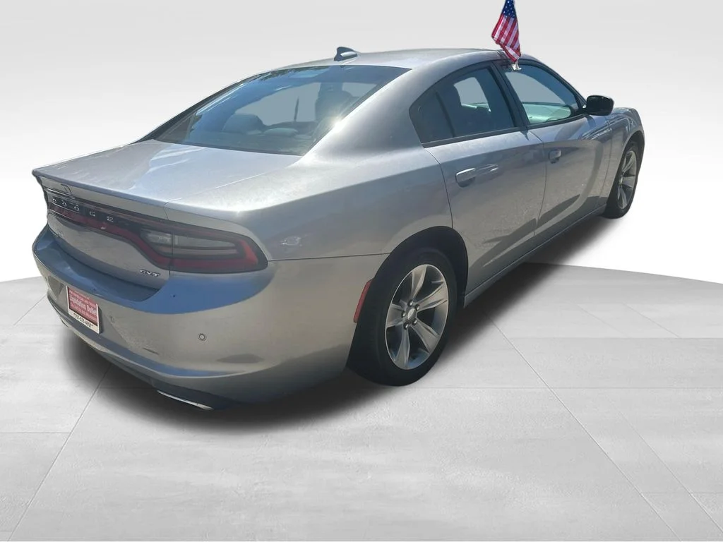 Used 2018 Silver Dodge V6 image 27