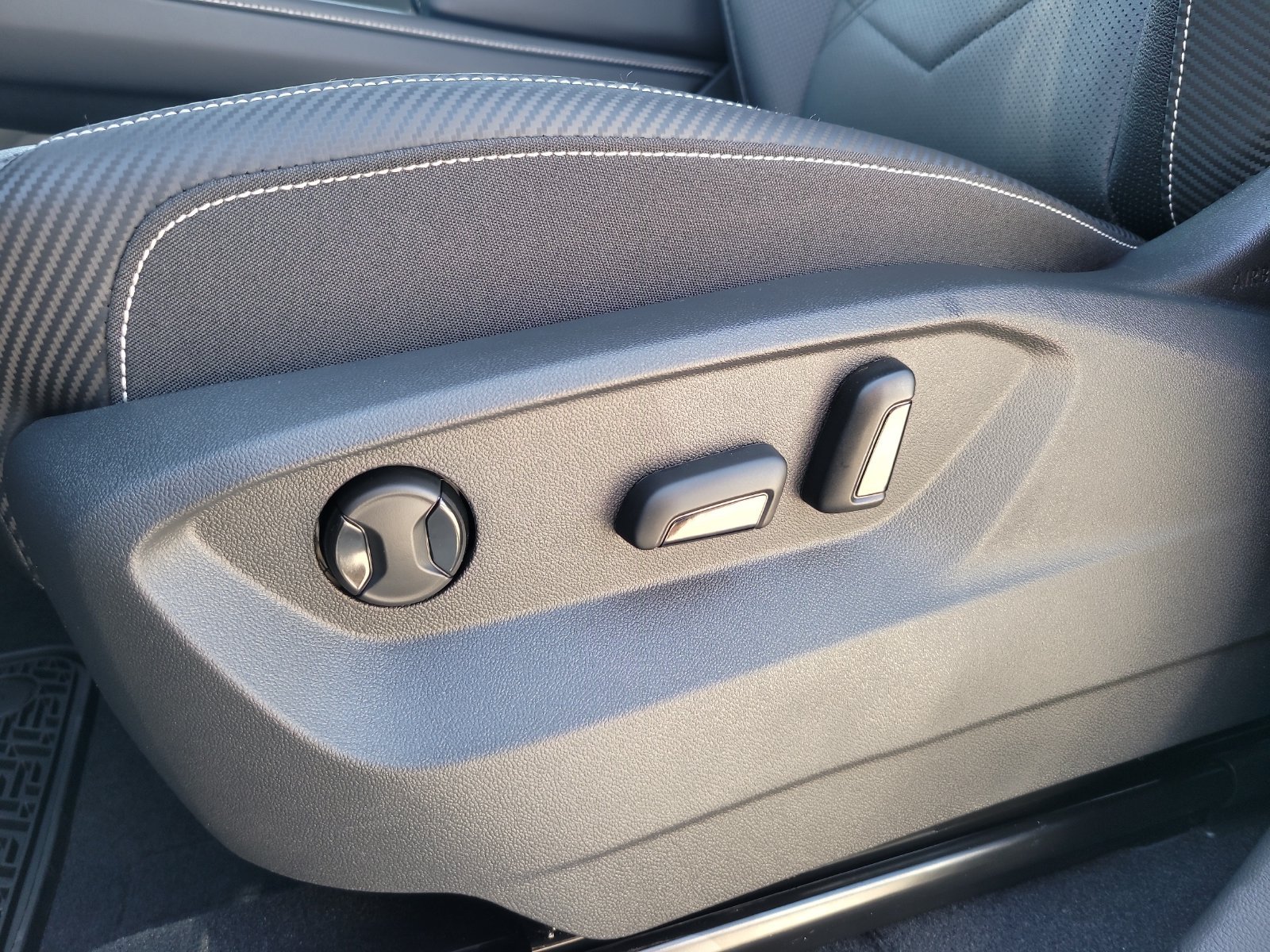 New 2026 Pure Gray Volkswagen 2.0T SE W/TECHNOLOGY image 16