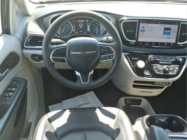Used 2024 Black Chrysler Touring L image 4