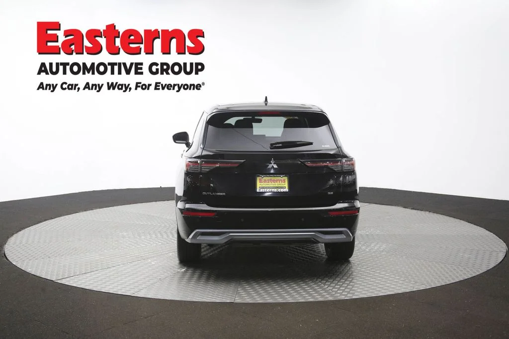 Used 2025 Black Mitsubishi SE image 38