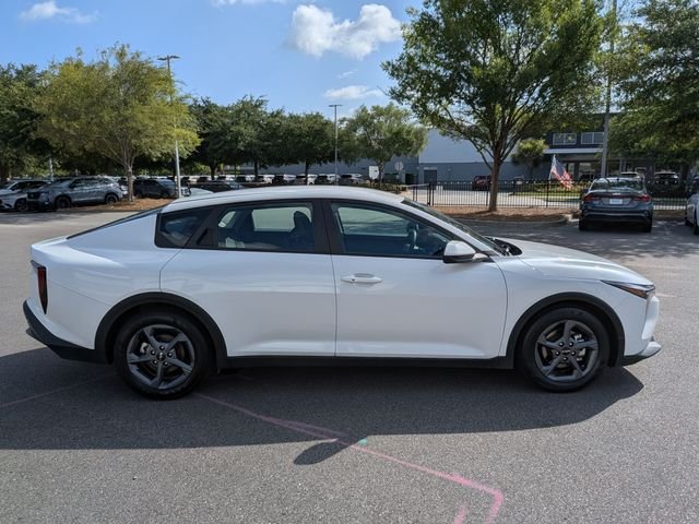 Certified Used 2025 White Kia LXS image 6