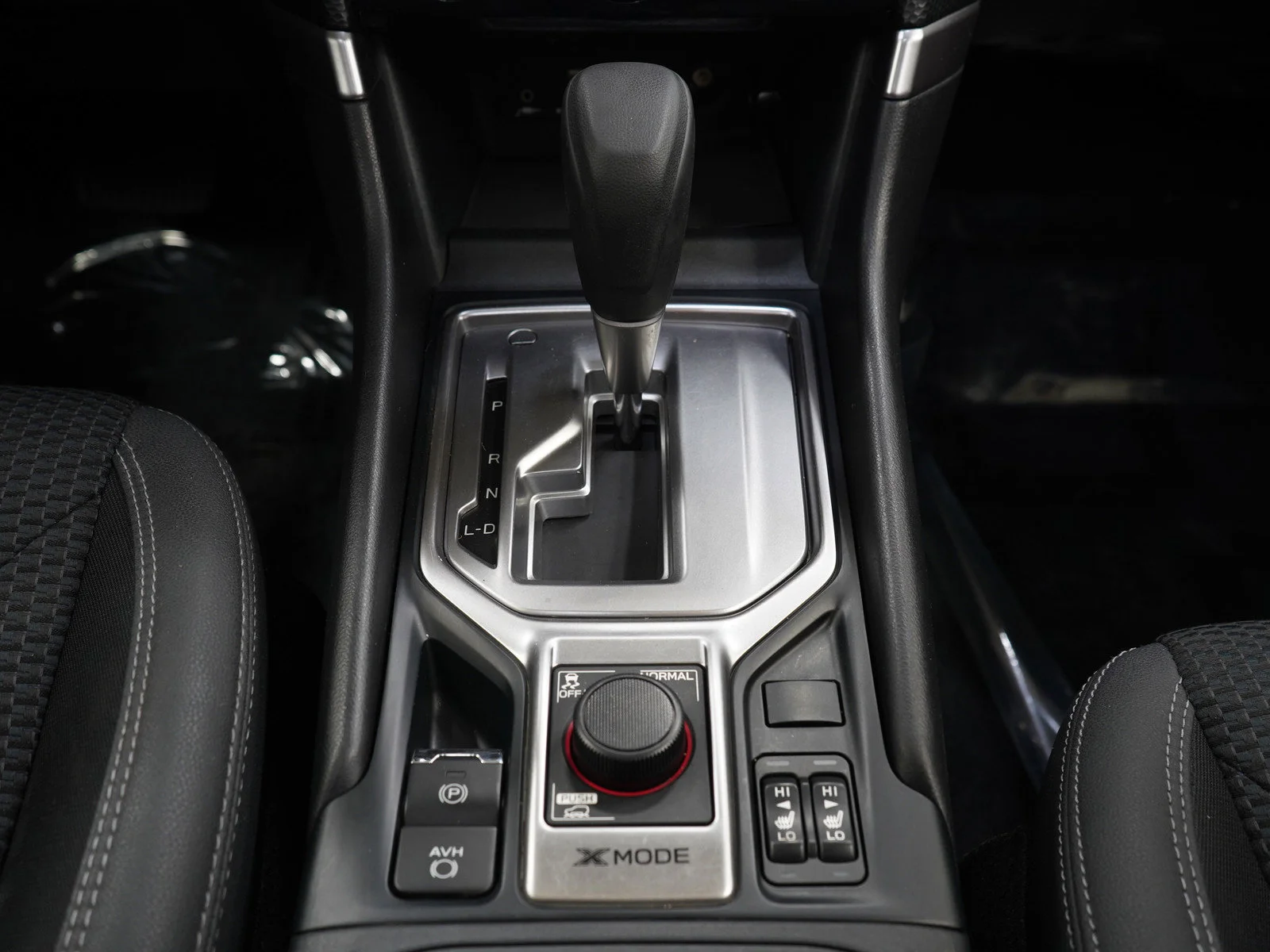 Used 2020 Crystal Black Pearl Subaru Premium image 19