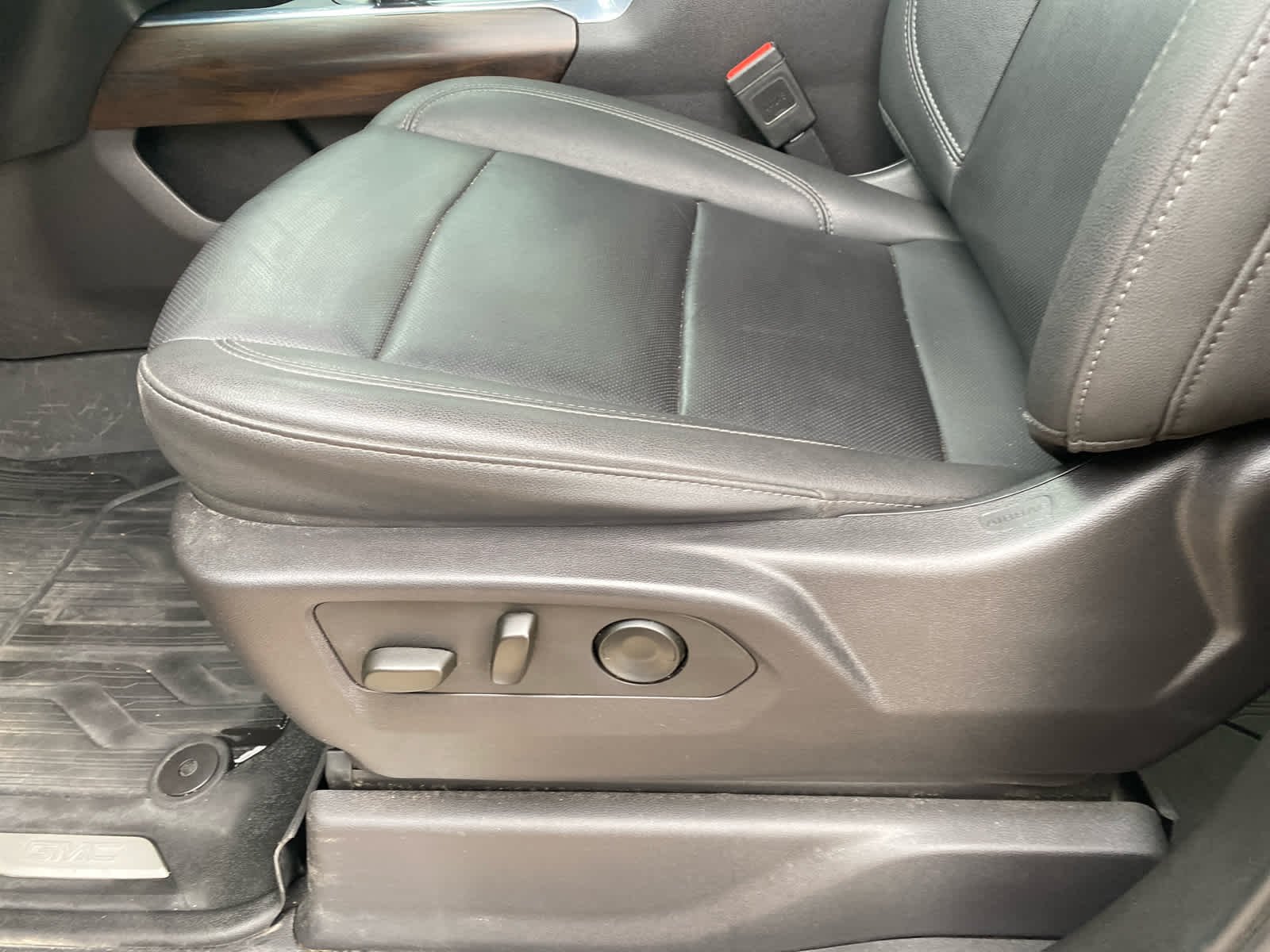 Used 2024 Volcanic Red Tintcoat GMC SLT image 11