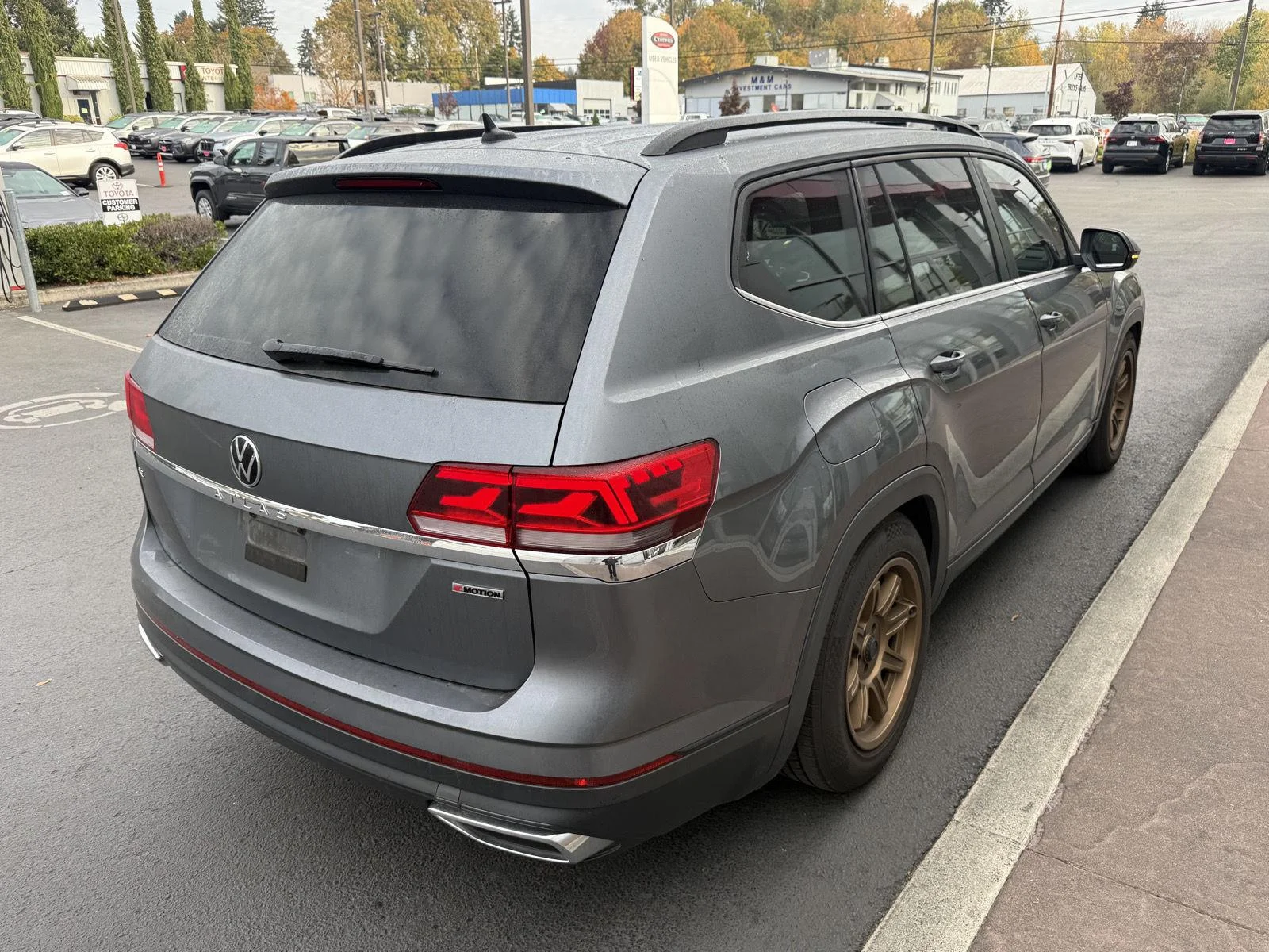 Used 2022 Platinum Gray Metallic Volkswagen 2.0T SE image 5