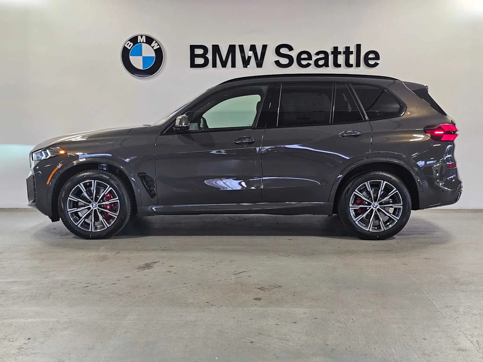 New 2026 Dravit Grey Metallic BMW xDrive40i image 3