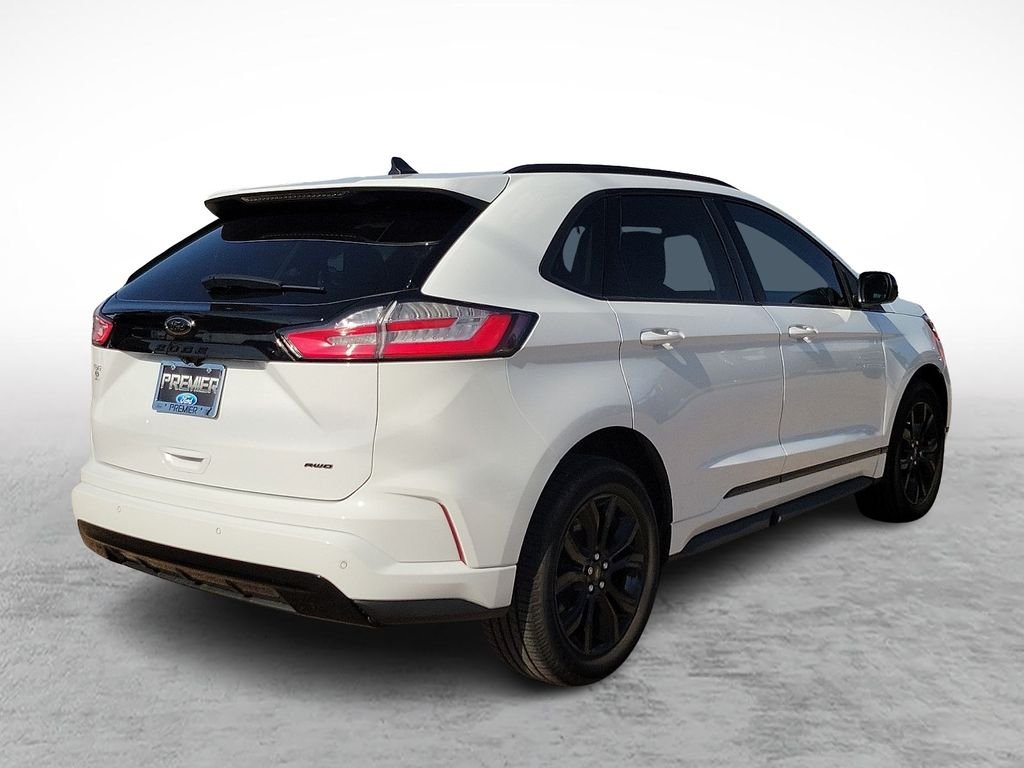 Used 2022 Oxford White Ford SE image 11