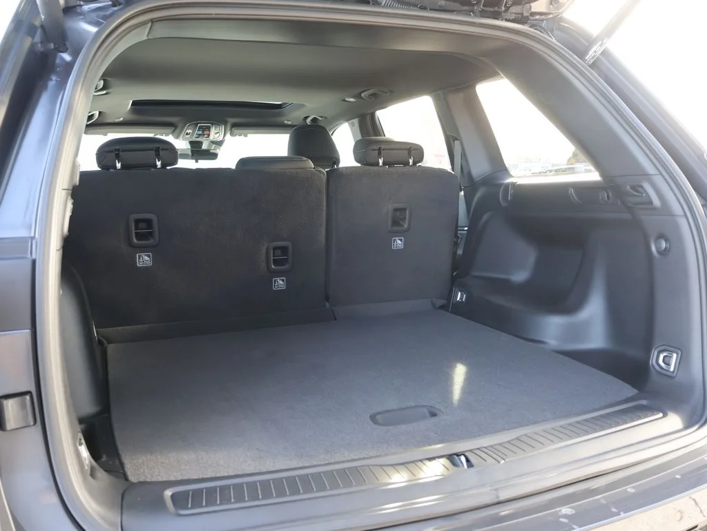 New 2026 Baltic Gray Metallic Clear-Coat Exterior Paint Jeep Laredo X image 15