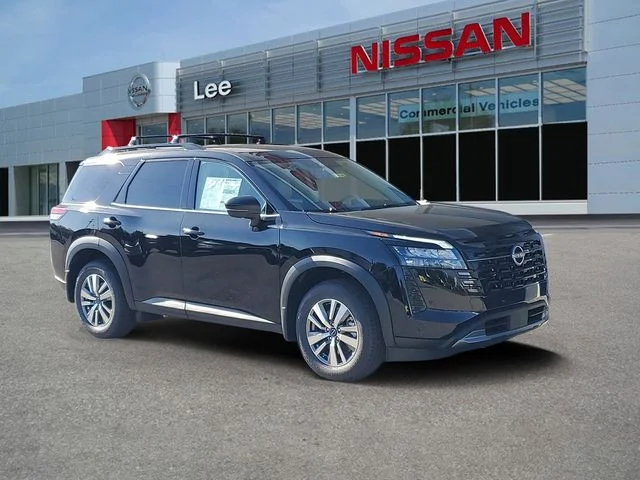 2026 Nissan Pathfinder SL 2WD's photo