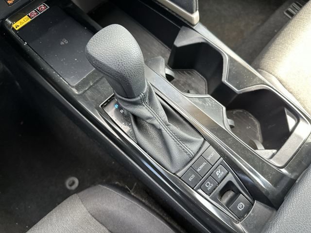 Used 2025 White Toyota LE image 22