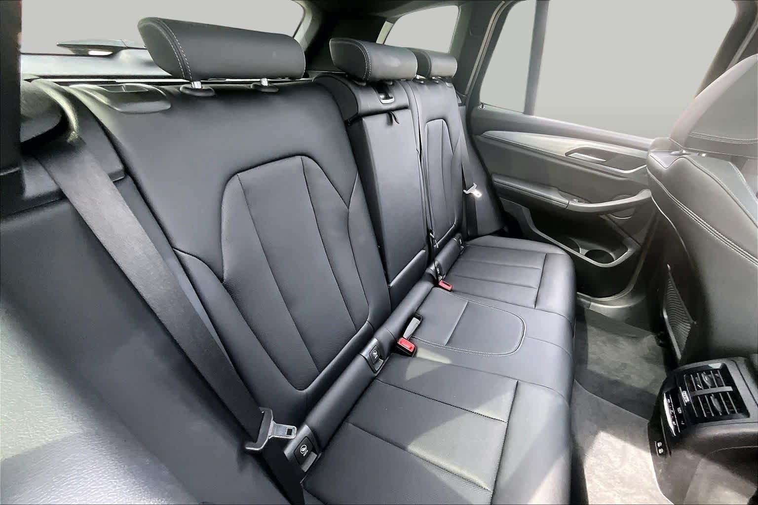 Used 2024 Jet Black BMW sDrive30i image 19