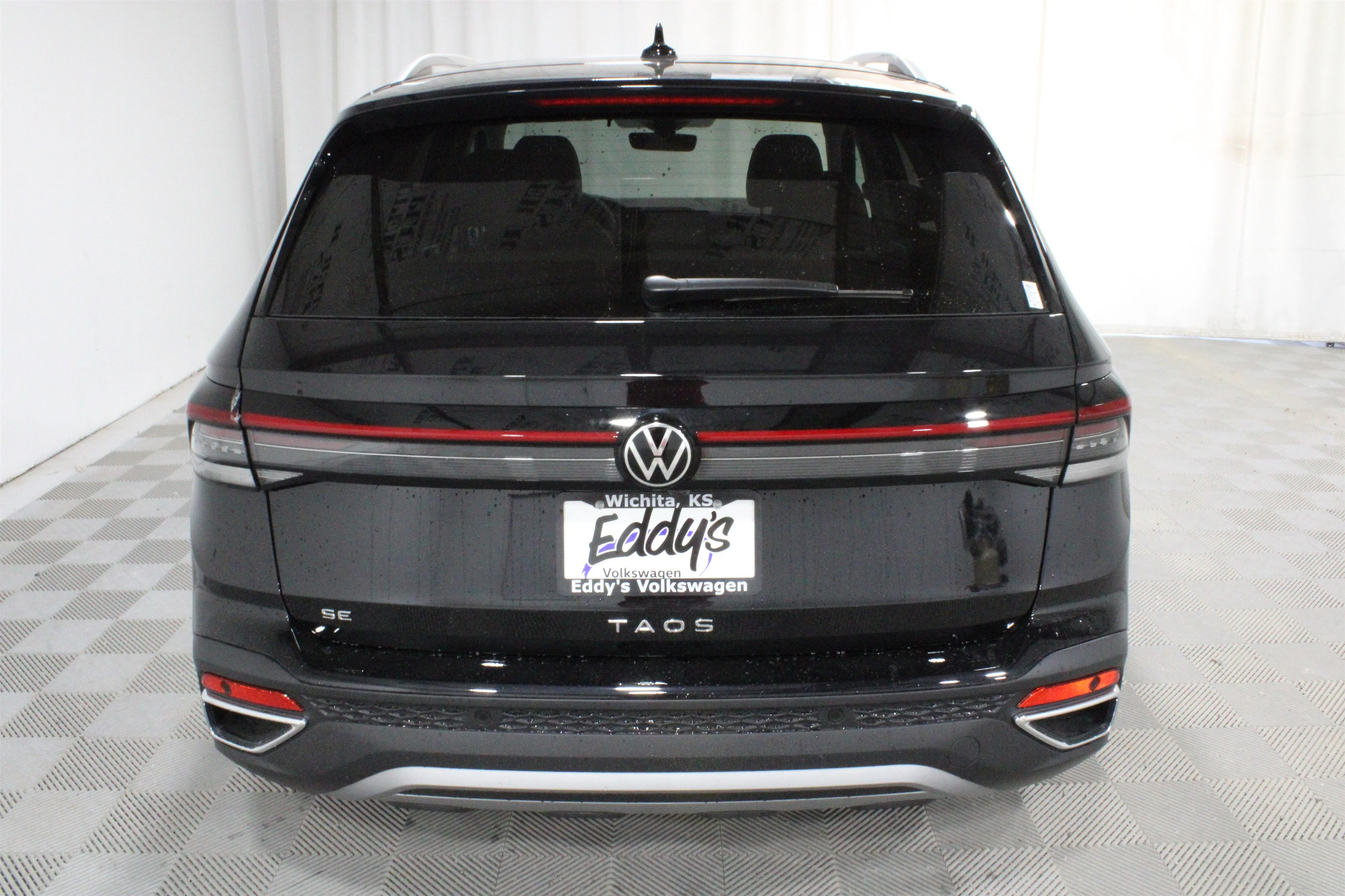 New 2026 Deep Black Pearl Volkswagen SE image 28