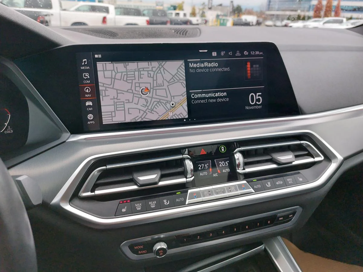 Used 2019 Black BMW xDrive50i Sports Activity Vehicle image 19