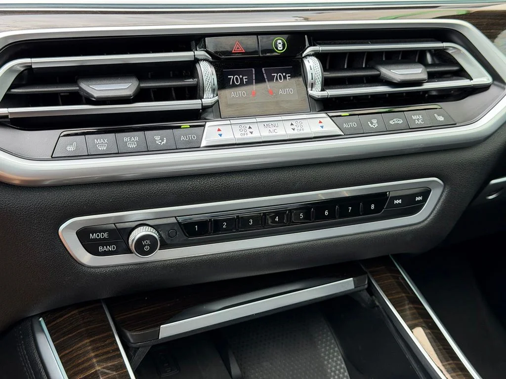 Used 2019 White BMW xDrive40i image 14