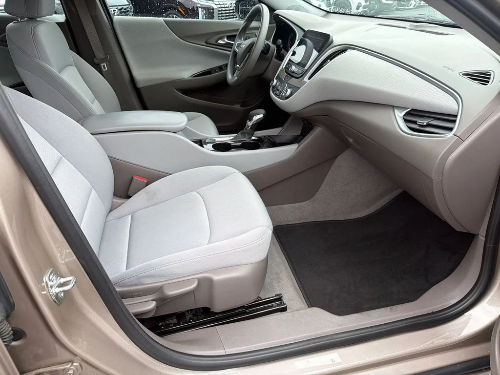 Used 2022 Gray Chevrolet LS image 13