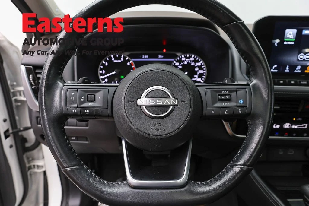 Used 2023 White Nissan SL image 10