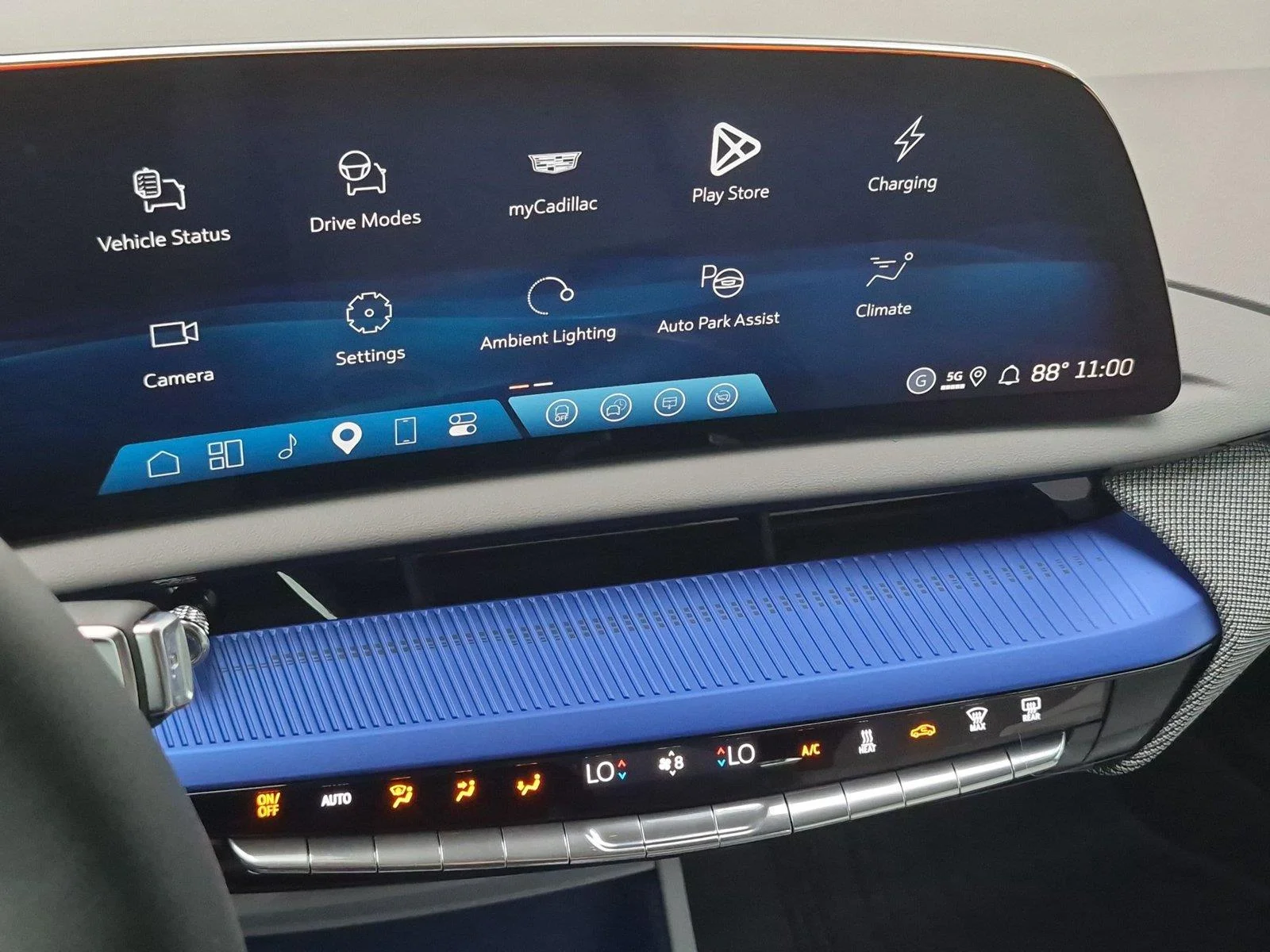 2027 Cadillac OPTIQ Luxury - Photo 18