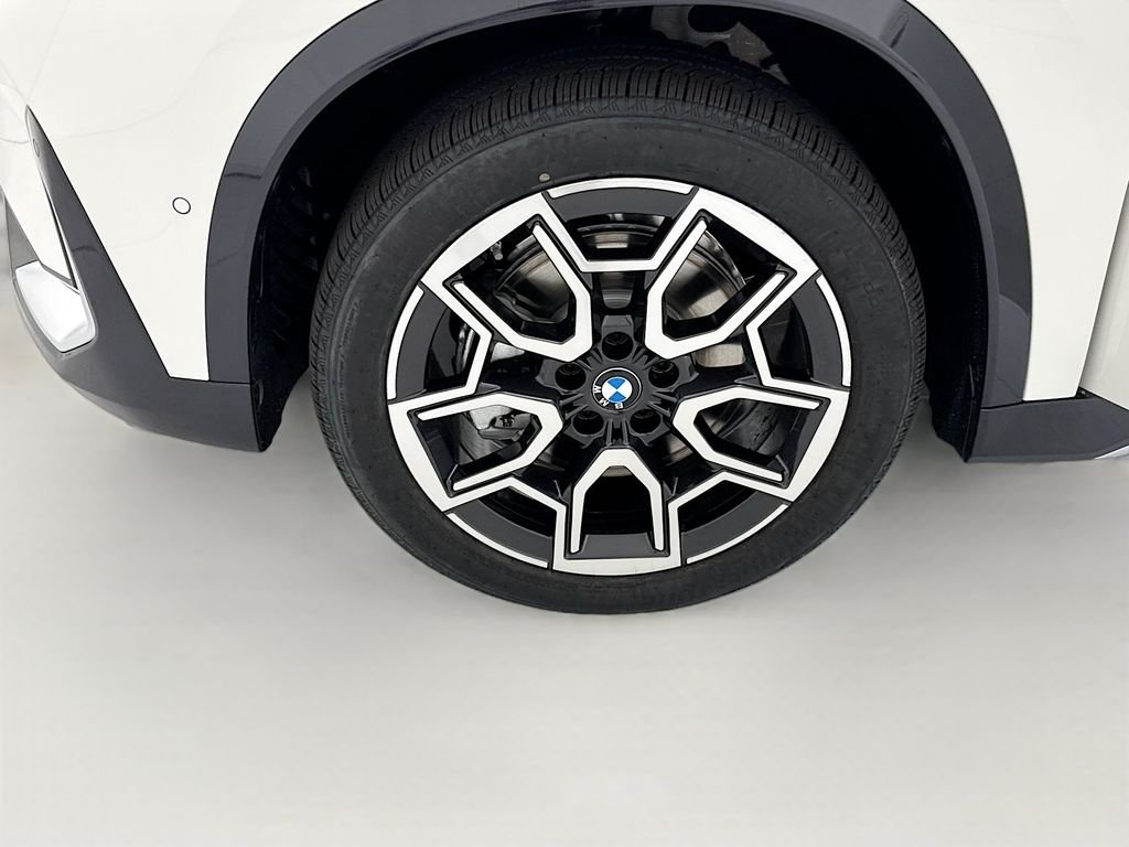 New 2026 Alpine White BMW xDrive28i image 28