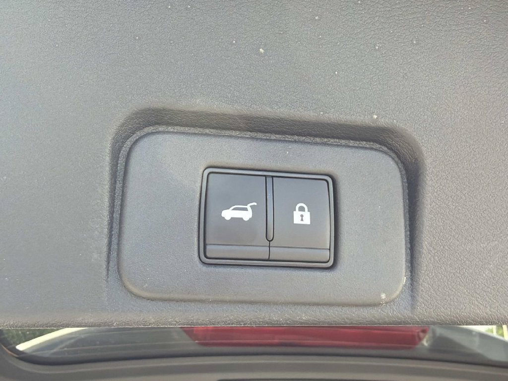 Used 2024  Nissan SV image 12