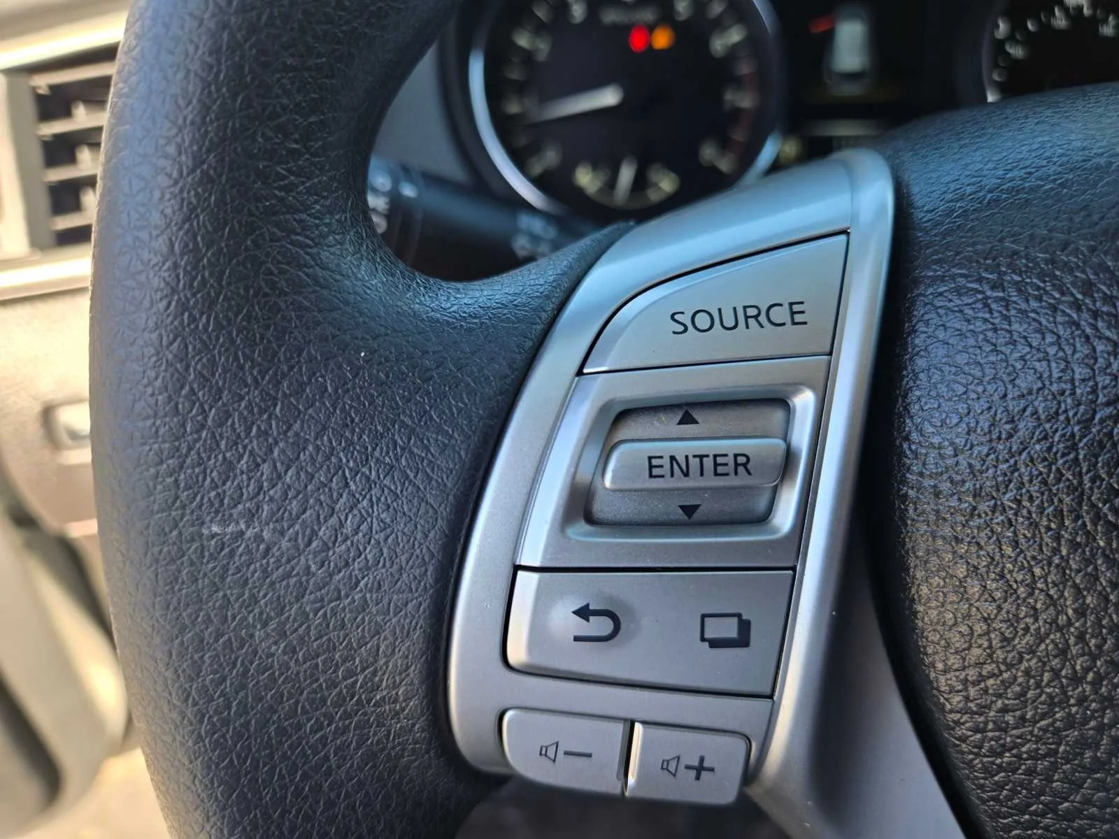 Used 2016  Nissan SV image 24