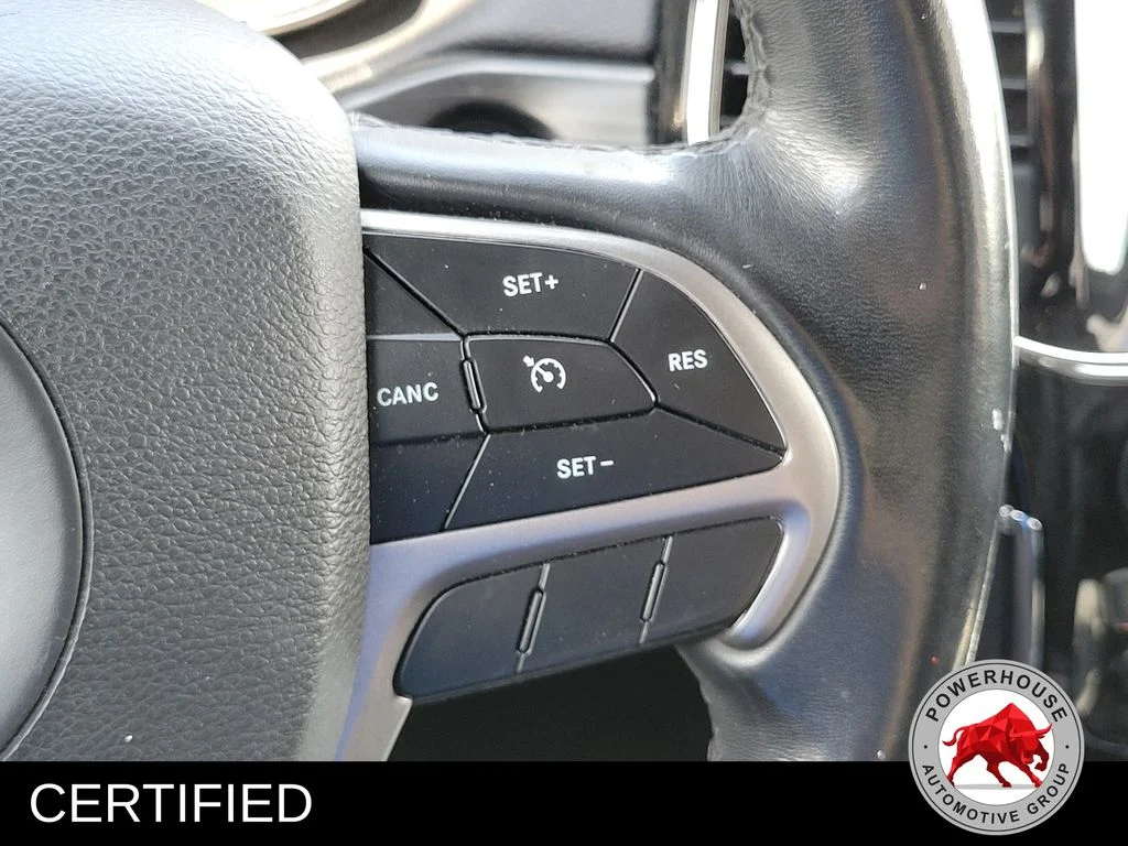 Used 2019 Silver Jeep Limited image 31