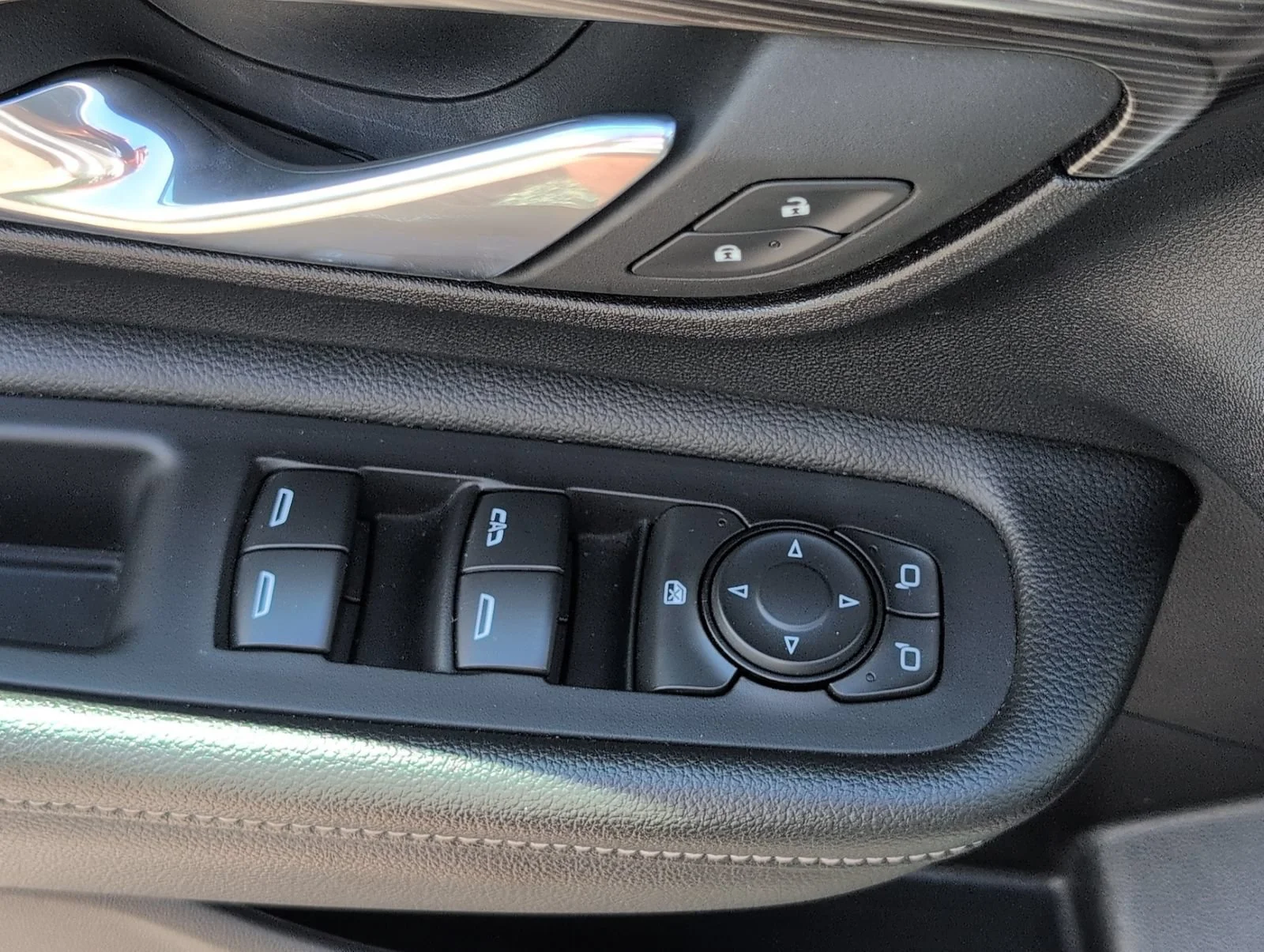 Used 2024 Sterling Metallic GMC SLE image 16