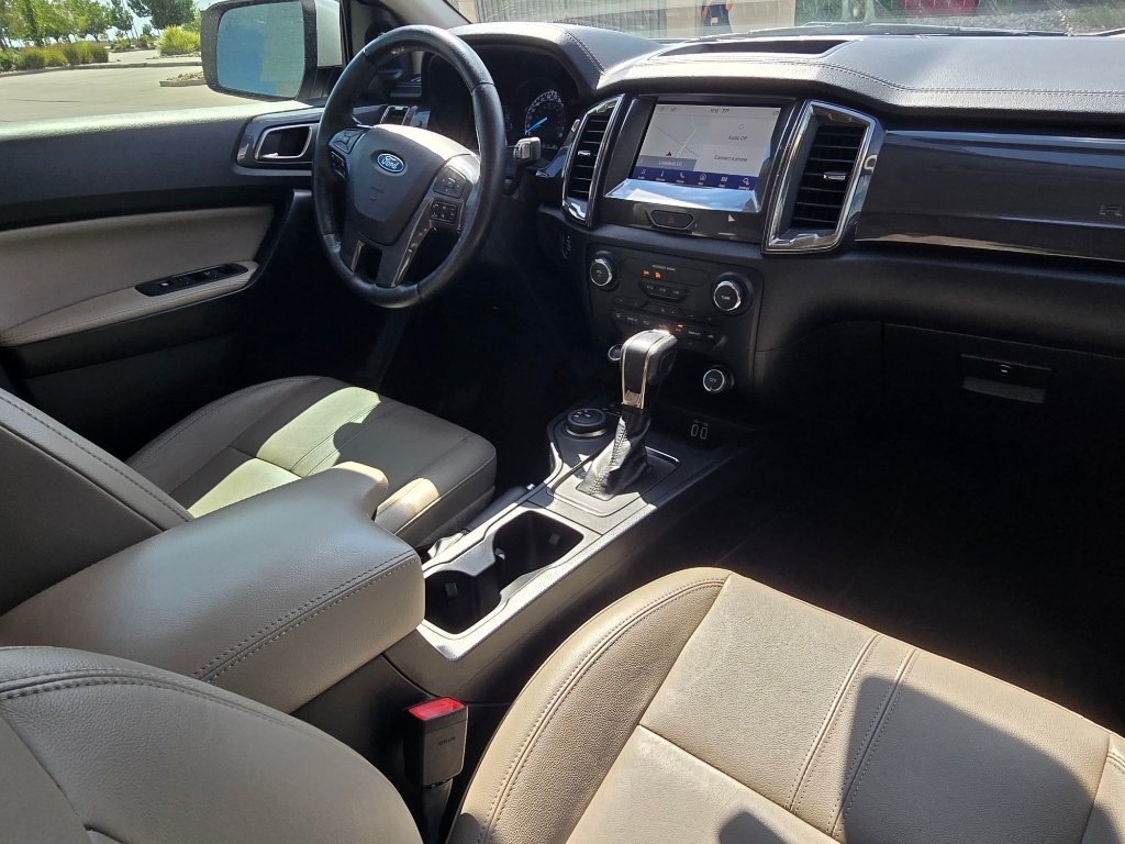 Used 2019 White Platinum Tri-Coat Ford LARIAT image 27