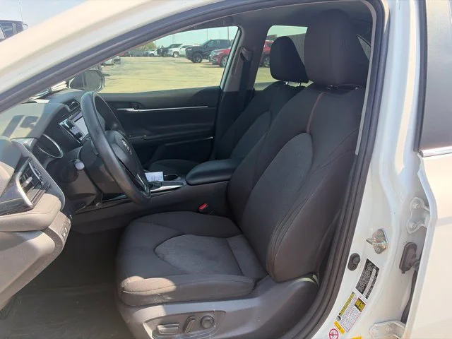 Used 2019  Toyota LE image 3