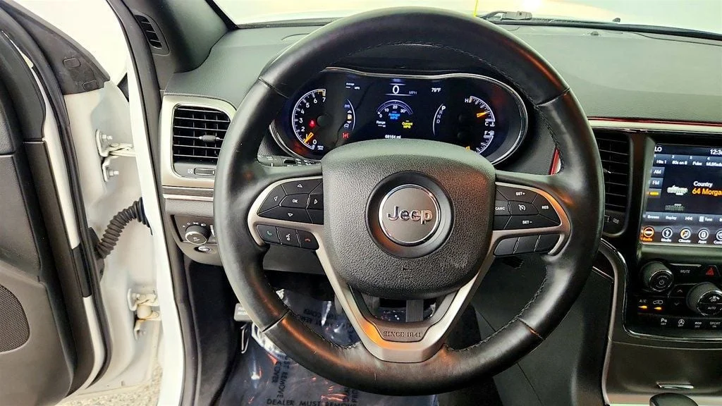 Used 2018 Bright White Clearcoat Jeep Limited 4x4 w/ Power Sunroof & Uconnect 4C Nav image 14