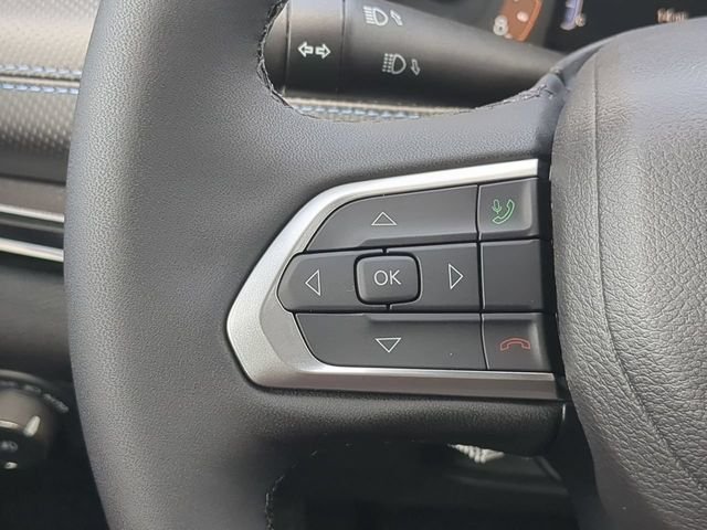 New 2026 Bright White Clearcoat Jeep Latitude image 29