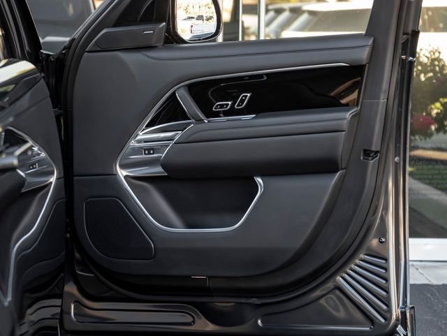 Used 2023 Carpathian Gray Premium Metallic Land Rover SE image 32