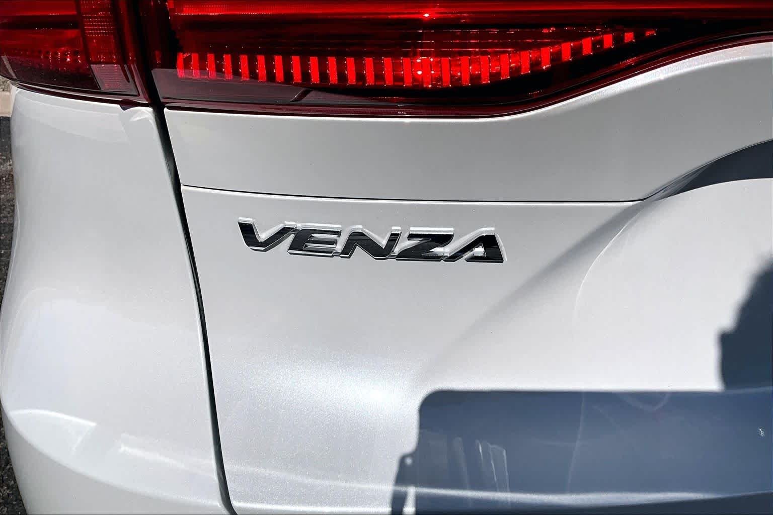 Used 2023 Wind Chill Pearl Toyota Limited image 10
