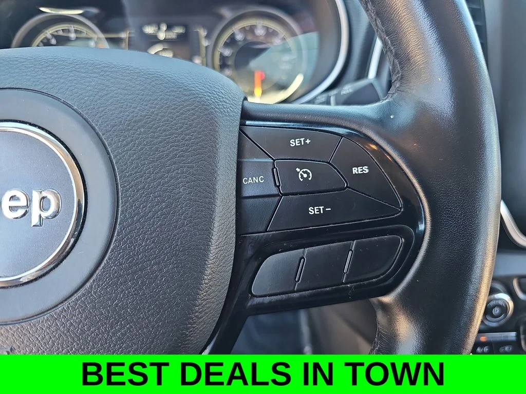 Used 2021 Silver Jeep Latitude Plus image 17