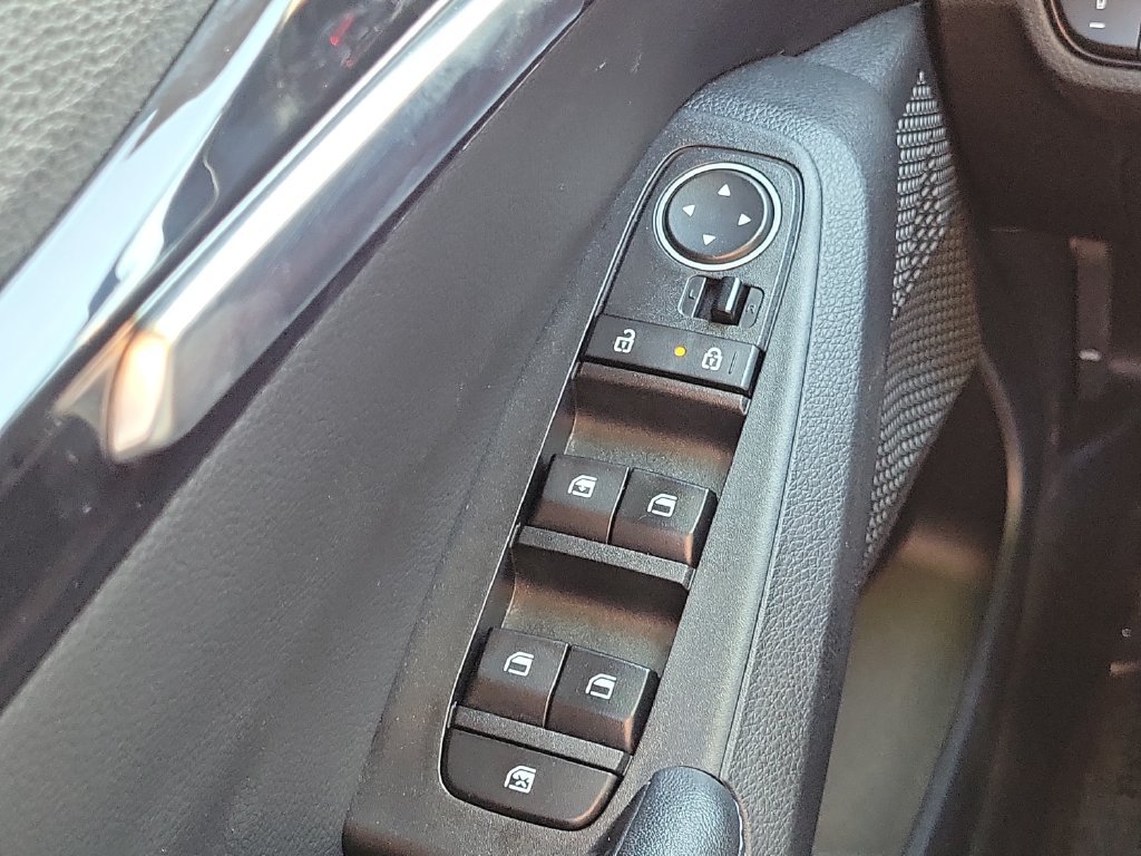 Used 2023 Orange Kia S image 19