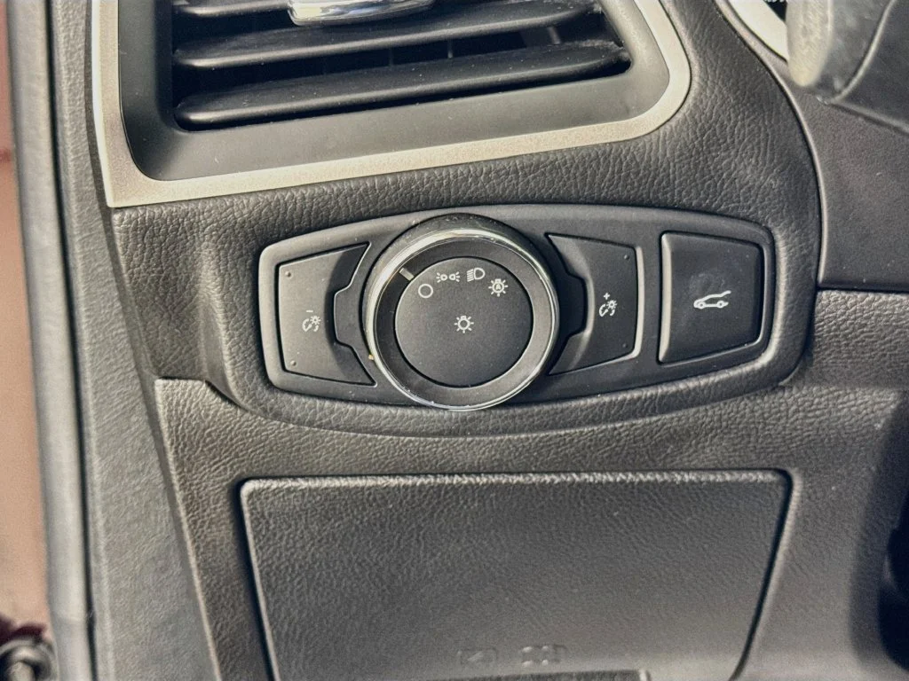 Used 2018 Red Ford SEL image 10