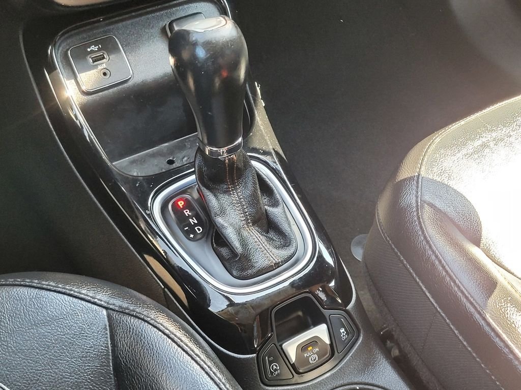 Certified Used 2019 Silver Jeep Limited image 22