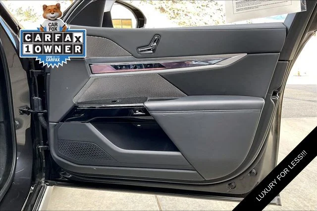 Used 2023 Gray BMW xDrive60 image 23