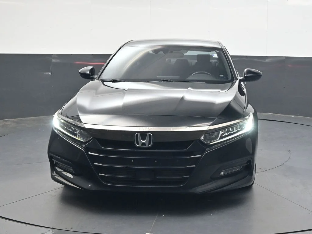 Used 2018  Honda Sport image 12