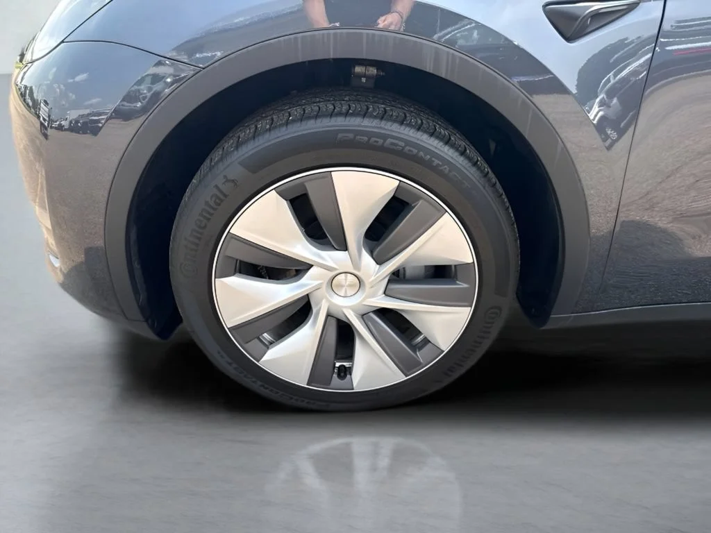 Used 2024  Tesla Long Range image 35