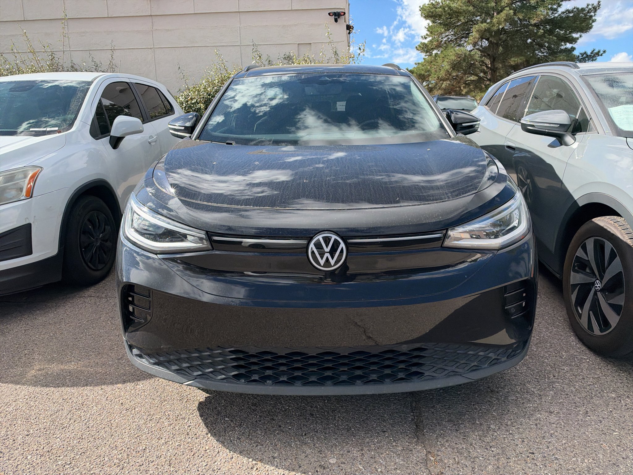 Used 2023 Deep Black Pearl Volkswagen Pro image 2