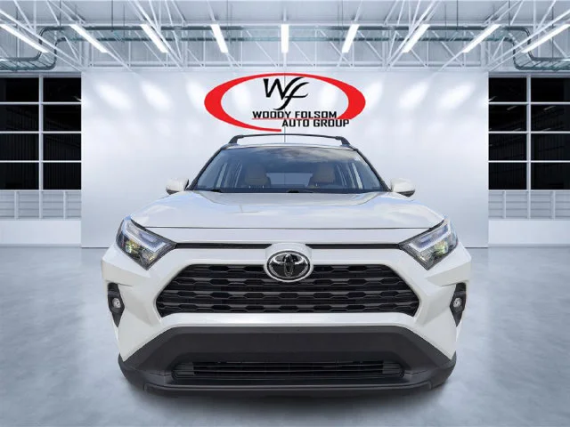 Used 2025 Beige Toyota XLE Premium image 8