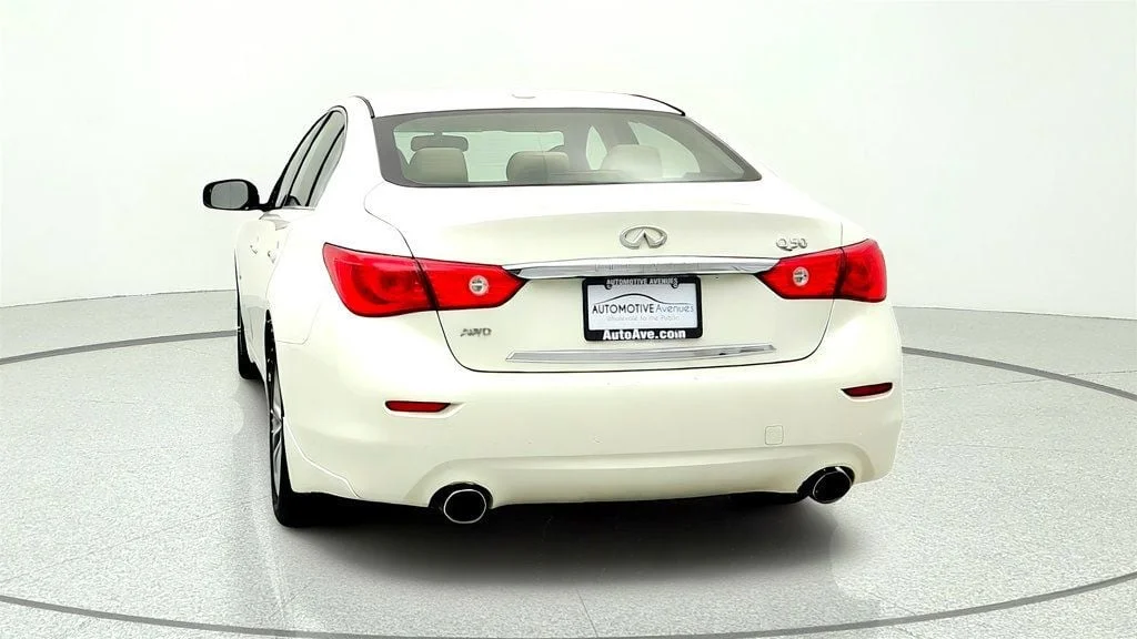 Used 2016 Majestic White INFINITI 4dr Sedan 2.0t Premium AWD w/ Premium Plus Pkg image 6