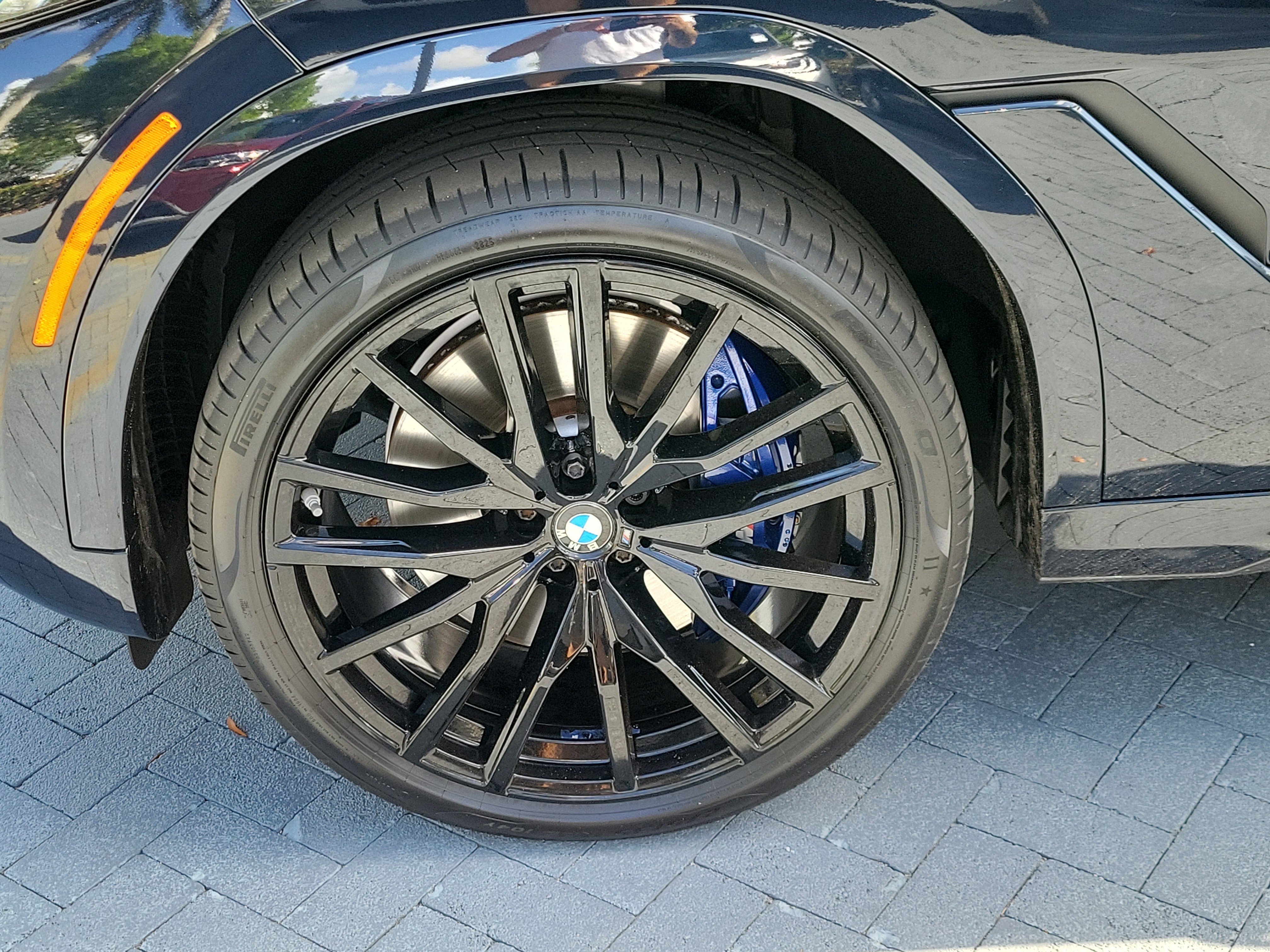 Certified Used 2025 Carbon Black Metallic BMW M60i image 9