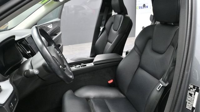Used 2019 Gray Volvo T6 Momentum image 25