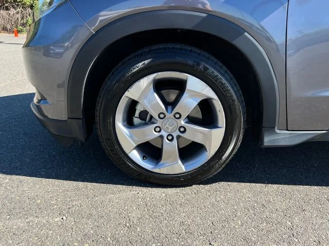 Used 2018 Modern Steel Metallic Honda LX image 27