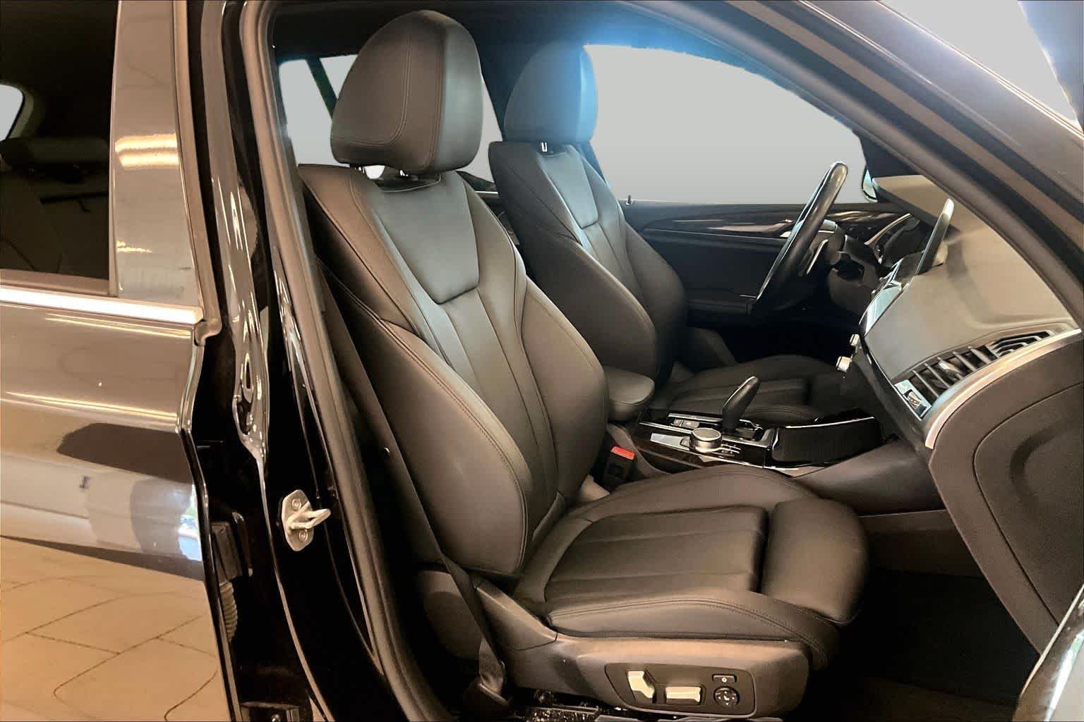 Used 2020 Black Sapphire Metallic BMW sDrive30i image 8