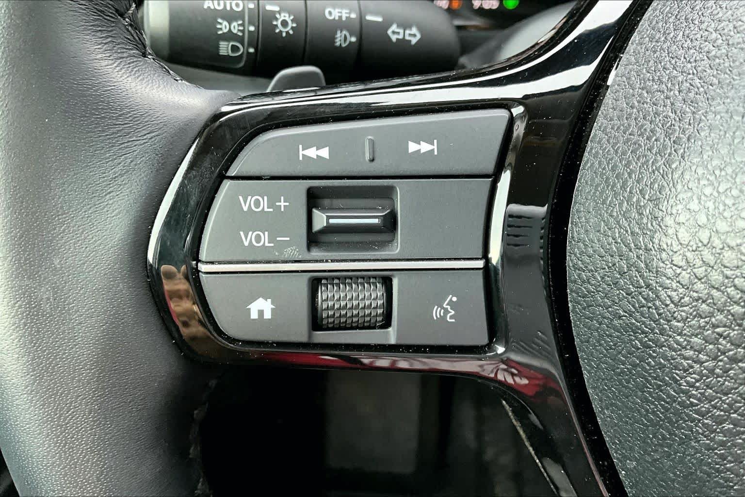 Certified Used 2025 GRAY Honda EX-L image 21