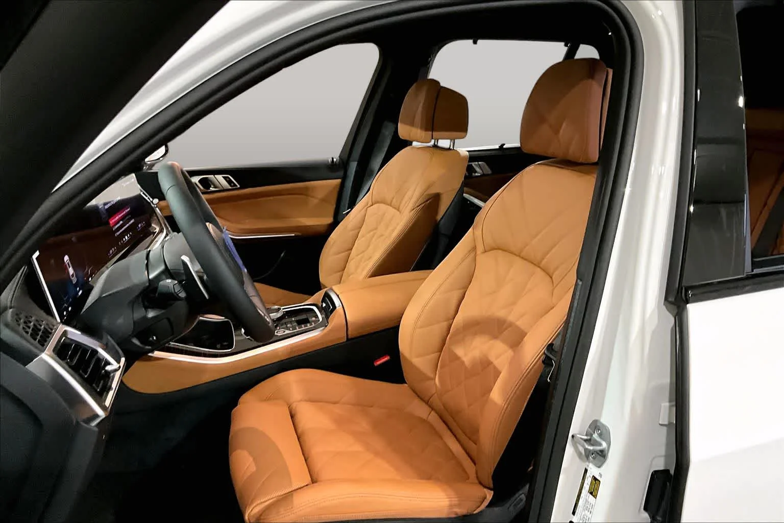 New 2026 Alpine White BMW M60i image 13