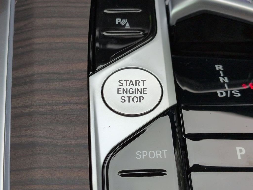 New 2026 Skyscraper Grey Metallic BMW xDrive40i image 29