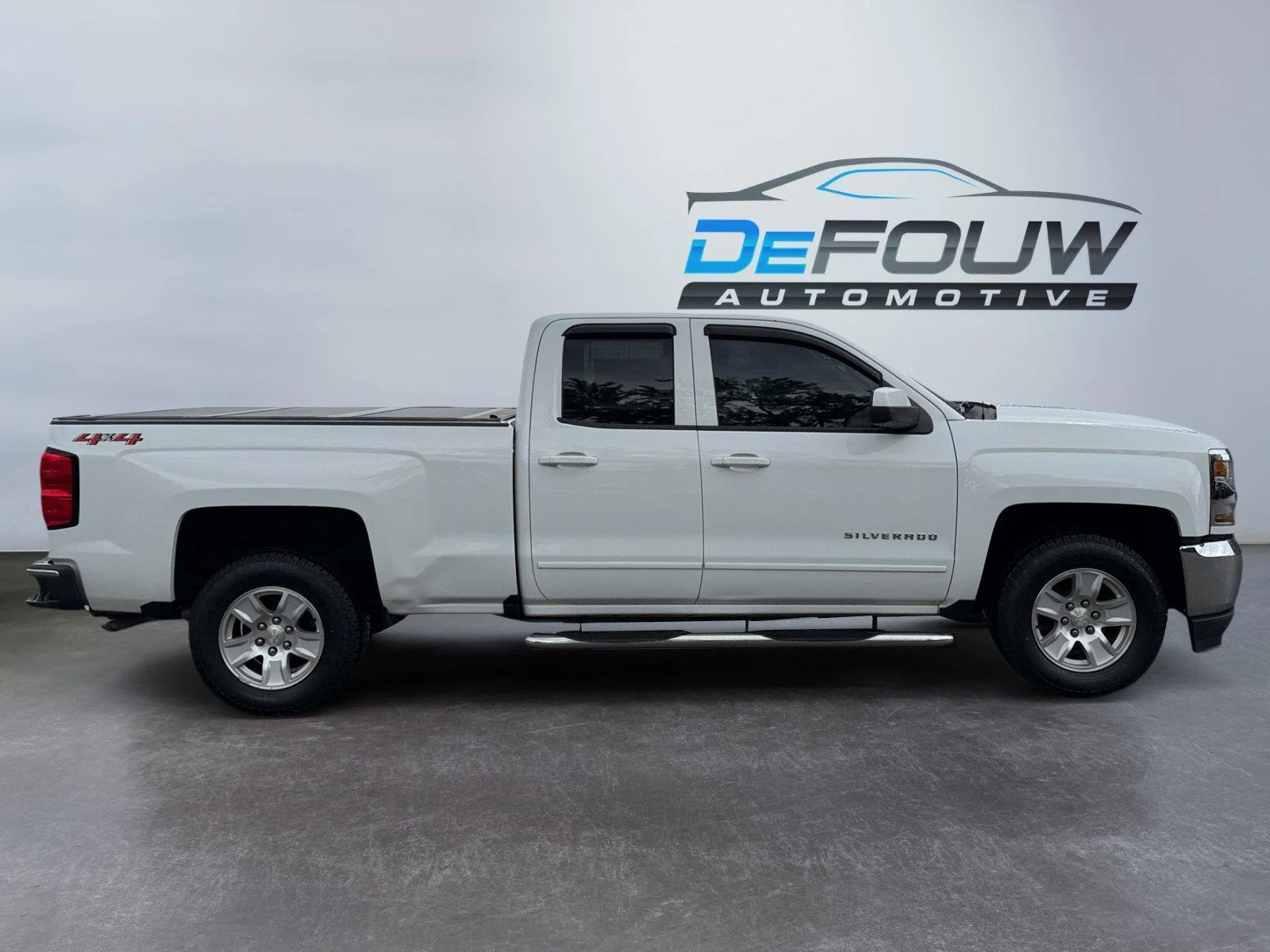 Used 2018 Summit White Chevrolet LT image 2